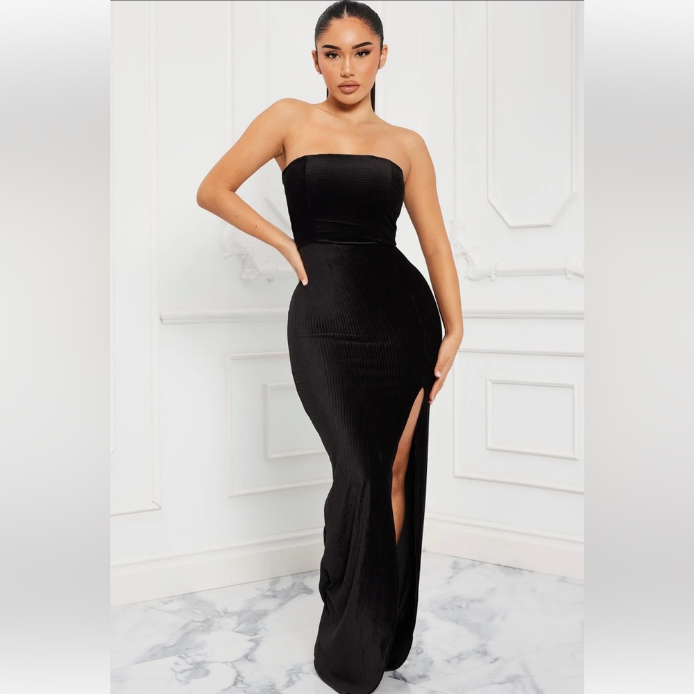 Paloma Velvet Maxi Dress NWT fashion nova